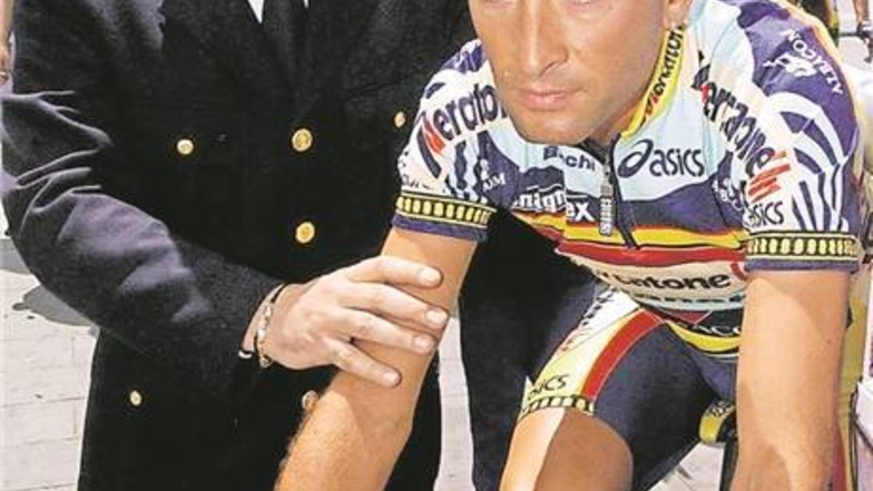 Festnahmen und der tragische Tod: Auch der Tour-Sieger Marco Pantani gehörte zu den Betrügern. Foto: dpa