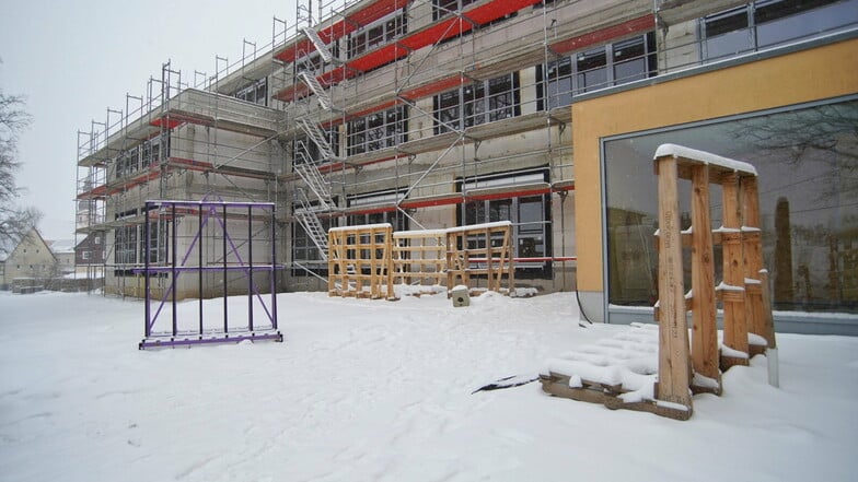 Bau der Grundschule Goldbach geht weiter