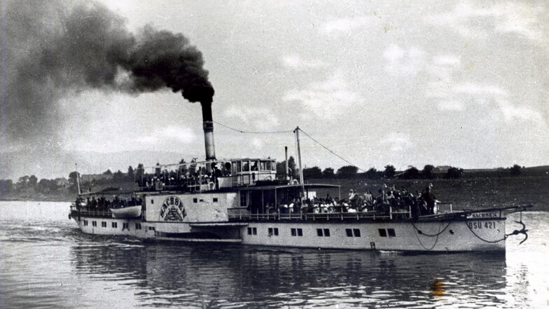 Vor der Umbenennung in "Junger Pionier" hieß das Dampfschiff "Sachsen".