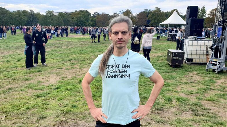 Der in Schweden verurteilte Klima-Demonstrant Christian Bläul ist zurück in Dresden. Er steht am Freitagnachmittag vor der großen Klimaschutz-Demo auf der Cockerwiese.