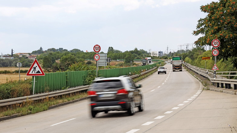 Moped rast über B 169 in Riesa: Aufgemotzt, ohne Versicherung und ohne Fahrerlaubnis
