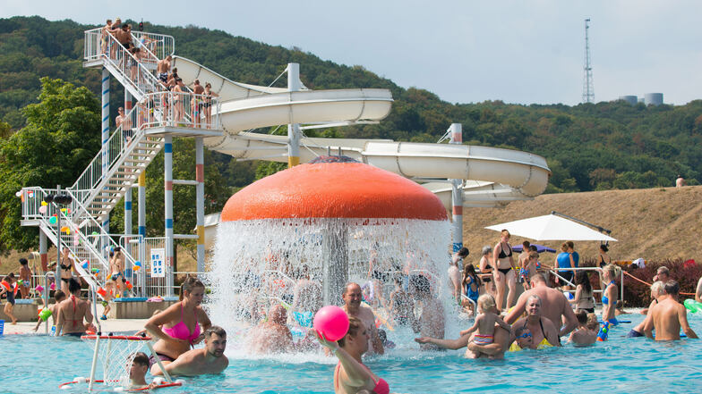 Nicht nur zum Neptunfest war das Stauseebad Cossebaude gut gefüllt. Gemessen an den Besuchern liegt es dieses Jahr mit dem Freibad Mockritz gleich auf.