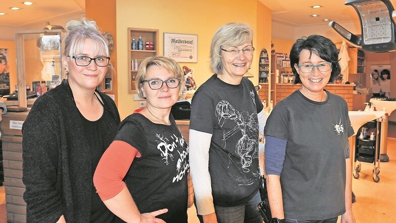 Das Salonteam vor dem Lockdown: Die Friseurinnen Nicole Hartnick, Monique Paulick, Anette Rudoba und Friseurmeisterin Kerstin Wonde (v.l.).