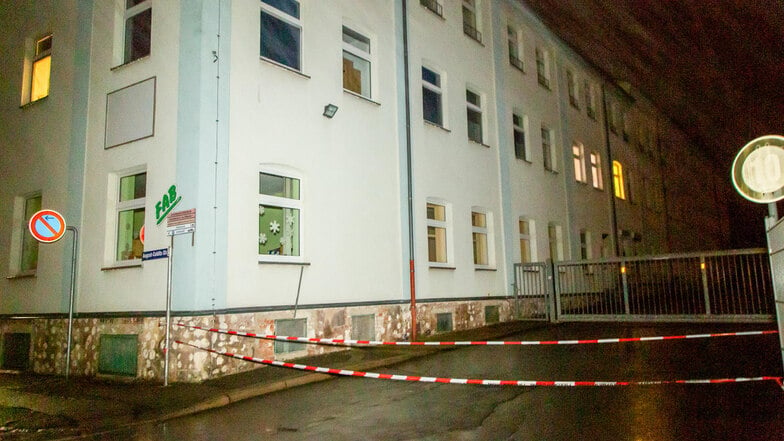 Eine junge Frau wurde am Samstag in Crimmitschau tödlich verletzt.