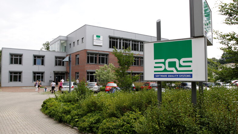 Das ist das Gebäude auf der Görlitzer Brückenstraße, das die Hochschule erworben hat und ausbauen wird. Früher war es der Sitz der Softwarefirma SQS, die sich später in Expleo umbenannte.