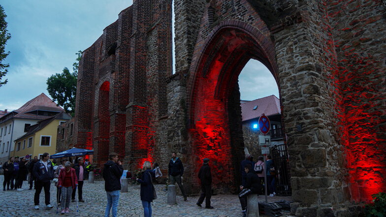 So war die Mönchskirchruine beim Altstadtfest 2021 beleuchtet.