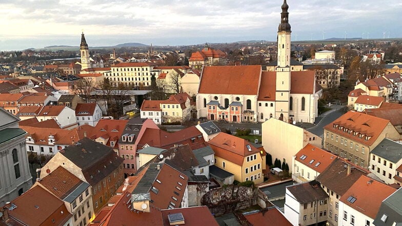 Zittau zählt gemäß der Zensus-Erhebung 2022 wieder über 25.000 Einwohner. Das hat finanzielle Vorteile, bringt aber auch höhere Abgaben mit sich.