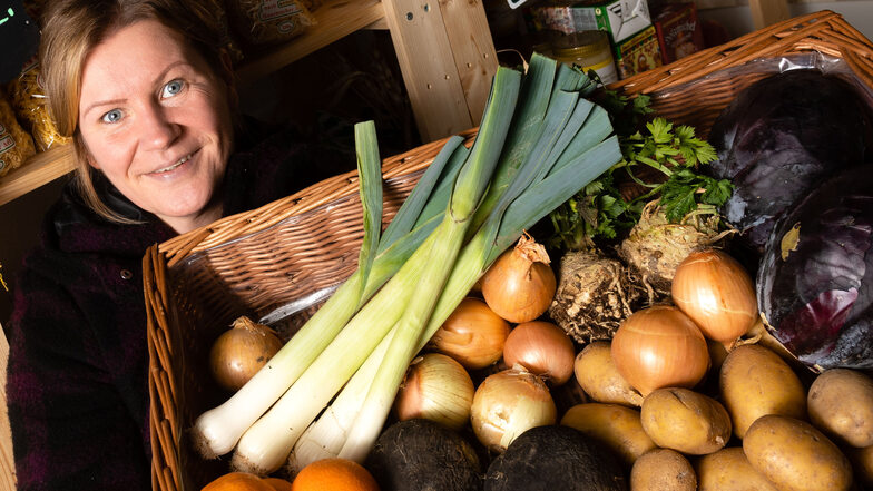 Corina Cwolek eröffnete im September in Neukirch ihren Hofladen für Obst und Gemüse. Damit trifft sie den Geschmack vieler Kunden.
