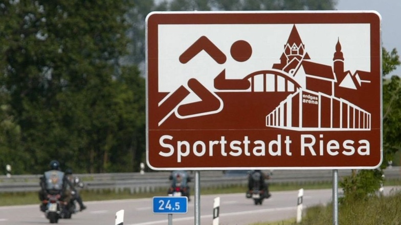 „Sportstadt Riesa“ – stand auf dem alten Schild.