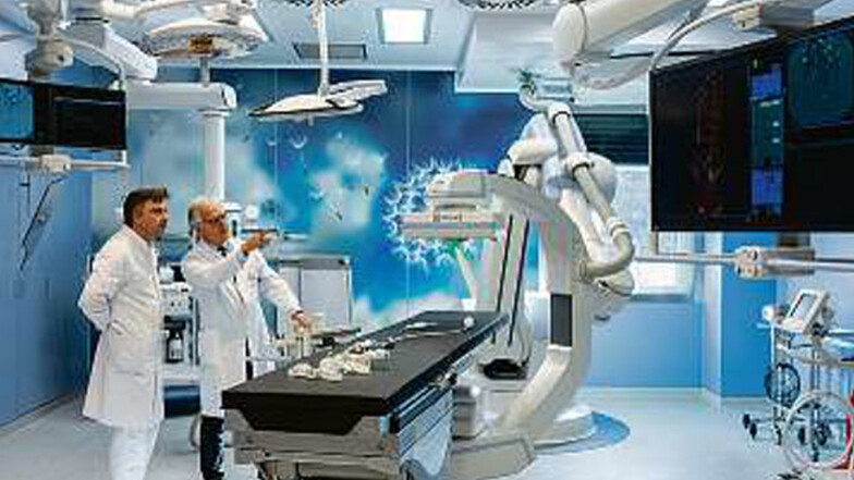 Die Operation fand im neuen Hybrid-Operationssaal statt, der mit einem schwenkbaren Röntgenapparat ausgestattet ist.