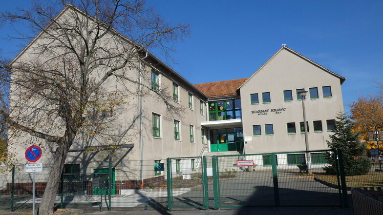Die Schülerinnen und Schüler der Königswarthaer Grundschule wünschen sich, dass die Fassade des Gebäudes bunt gestaltet wird.