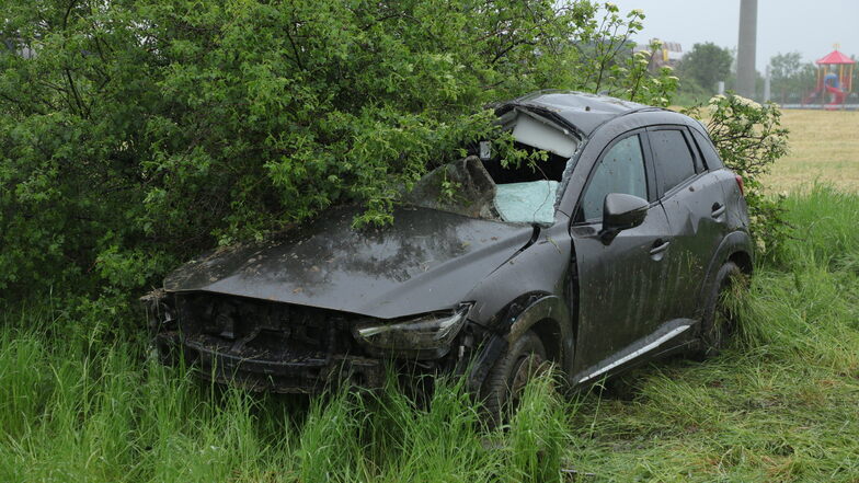 Der Mazda erlitt einen Totalschaden.