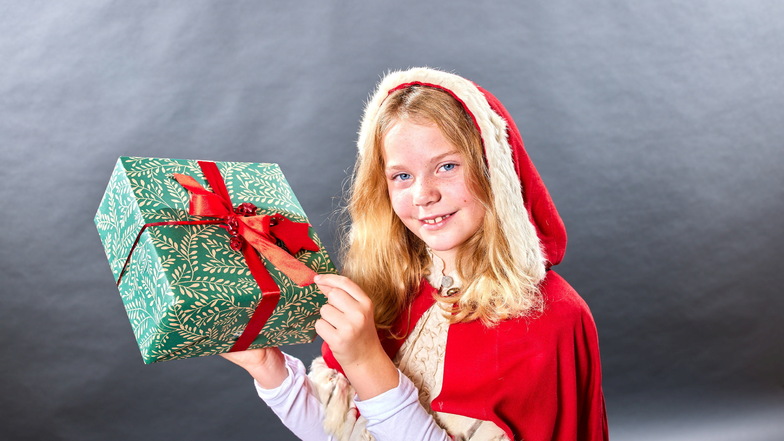 Thea Florentine Dethloff ist das diesjährige Pirnaer Weihnachtskind und hat auch ohne Weihnachtsmarkt einiges erlebt.