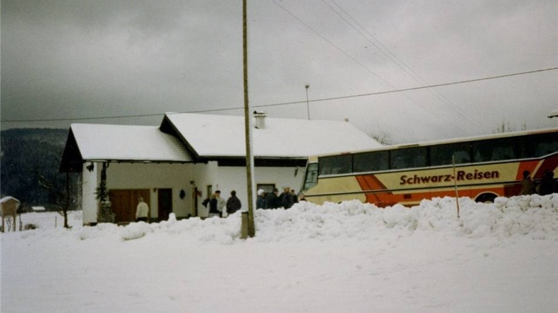 Durch die Winterlandschaften  Der Winter nicht nur in Deutschland hat ebenso seine Reize – auch wenn er eine Herausforderung an die Busfahrer ist.