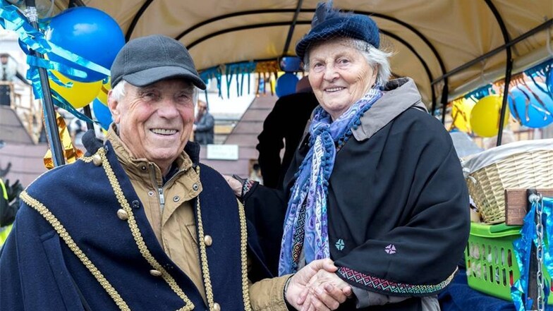 Sie waren 1958 das 1. Prinzenpaar vom Faschingsclub Bielatal: Harry Wendler, 85, und Gerlinde Berger, 81. Er wohnt heute in Dresden, sie in Krippen.Marko Förster
