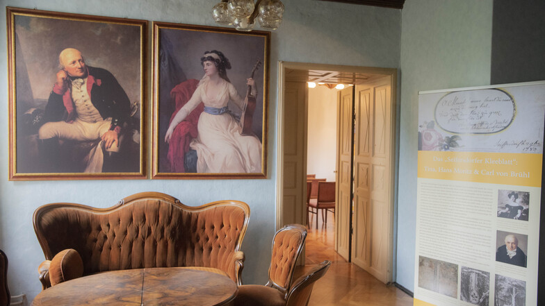 Im Schloss hängen Reproduktionen der Originalbilder, die heute im Besitz der Staatlichen Kunstsammlungen Dresden sind.