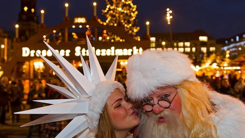 Vom Weihnachtsstern geküsst: Der Weihnachtsmann war gestern zur Eröffnung des 580. Striezelmarktes mit dabei.