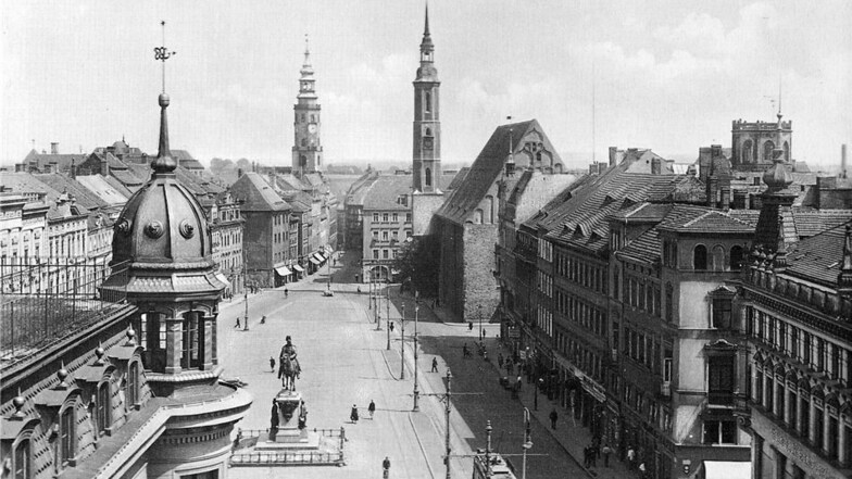 Vorlage Historie:  Unzufrieden war man auch in den 1930er Jahren mit der Gestaltung des Obermarktes.