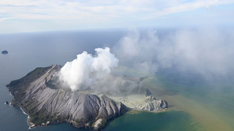 Der Vulkan auf White Island war am 9. Dezember ausgebrochen, als sich 47 Touristen auf der kleinen Insel etwa 50 Kilometer vor der neuseeländischen Nordinsel aufhielten.