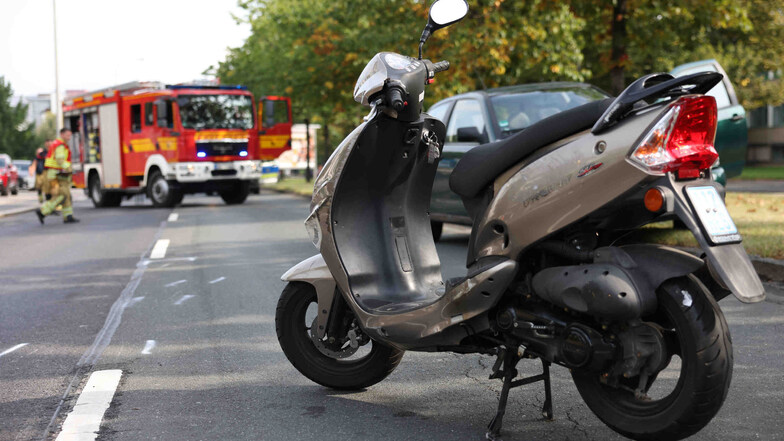 Von diesem Motorroller stürzte am Montagnachmittag eine 79-Jährige in Dresden, nachdem sie mit einem Auto zusammengestoßen war.