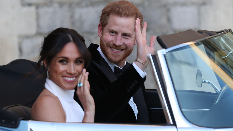 Prinz Harry und seine Frau Meghan verlassen am Tag ihrer offiziellen Hochzeit am 19. Mai 2018 in einem Oldtimer Windsor Castle, um zum Hochzeitsfest im Frogmore House zu fahren.