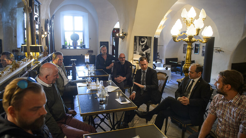 Ministerpräsident Michael Kretschmer im Gespräch mit Görlitzer Gastronomen und Hoteliers.