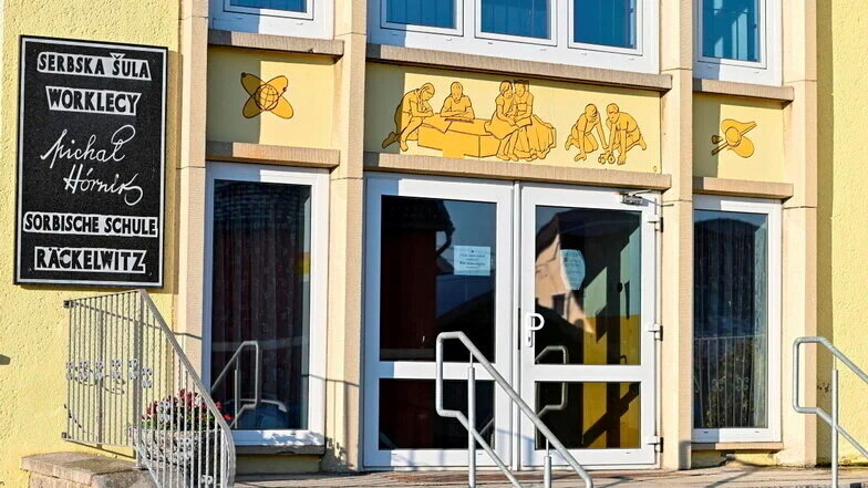 Der Eingangsbereich der Oberschule Räckelwitz ist besonders gestaltet.