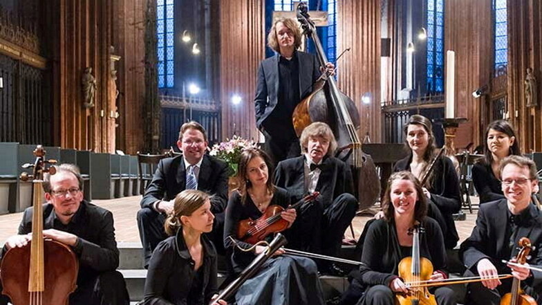 Das Sächsische Barockorchester unterstützt die Sänger bei der Aufführung der Johannes-Passion in der Kirche Altleisnig zu Polditz.