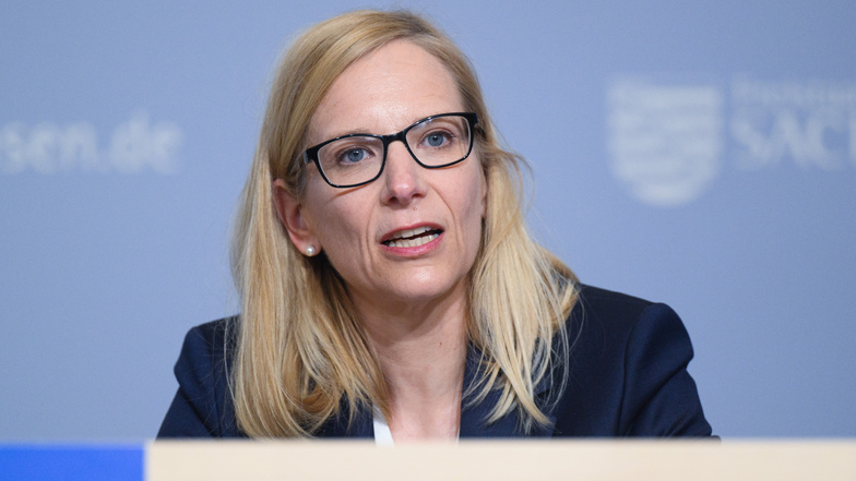 Sonja Penzel, Präsidentin des Landeskriminalamtes Sachsen, zeigt sich enttäuscht nach Bekanntwerden des illegalen Aufnahmerituals bei MEK-Beamten in Leipzig.