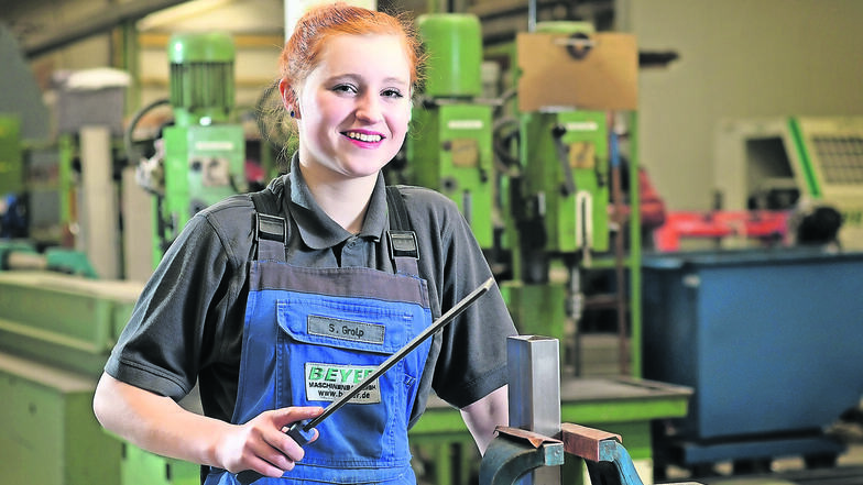 Saskia Grolp ist eine der wenigen weiblichen Azubis, die den Beruf des Feinwerkmechanikers lernen. In der Firma Beyer Maschinenbau in Roßwein absolviert sie derzeit ihr drittes Lehrjahr.