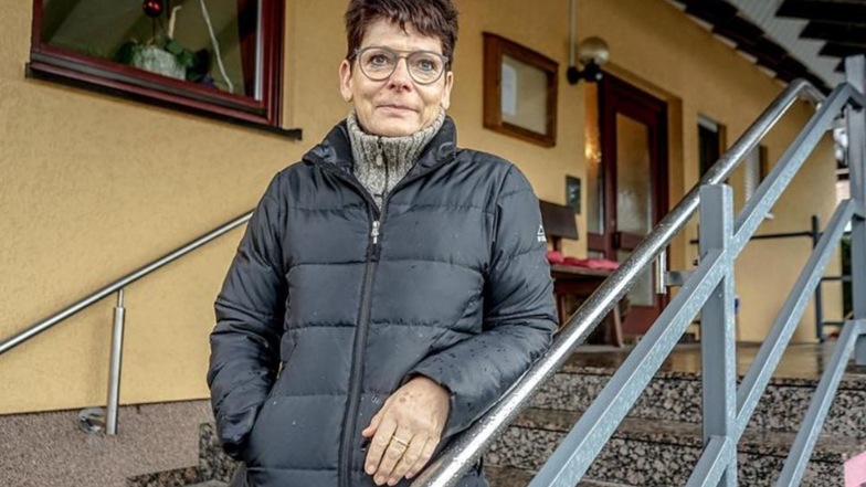 Weil sie sich jetzt um ihre eigene Gesundheit kümmern muss, hat Dr. Claudia Klingauf ihre Allgemeinarztpraxis in Doberschau geschlossen. Sie sucht einen Nachfolger und ist bereit, nicht nur die Praxis im Erdgeschoss ihres Wohnhauses, sondern die ganze Imm
