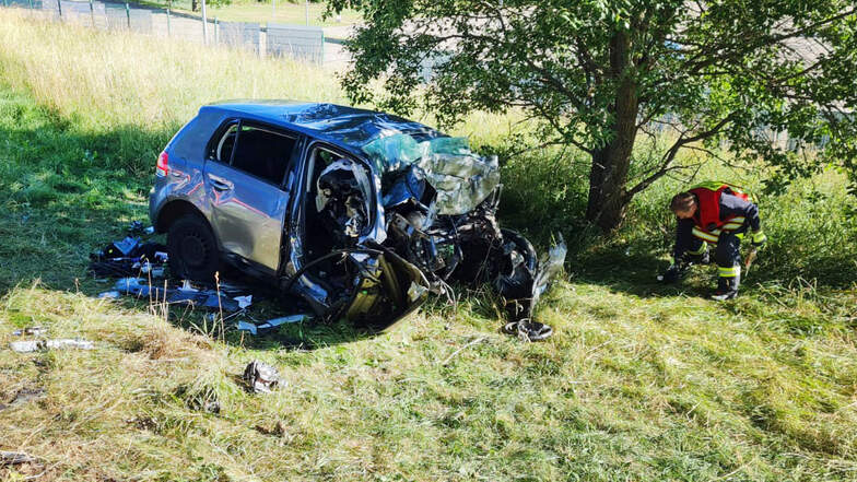 63-Jähriger stirbt bei Autounfall im Erzgebirge