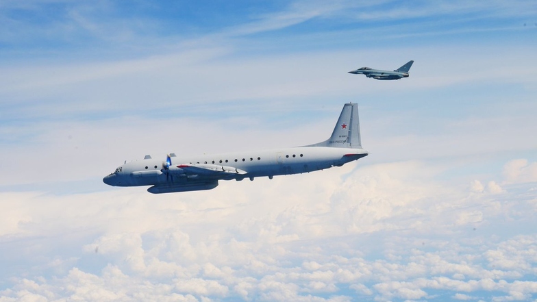 Ein russisches Aufklärungsflugzeug über dem Ostsee-Raum hat Kampfflugzeuge aus mehreren Nato-Staaten auf den Plan gerufen.