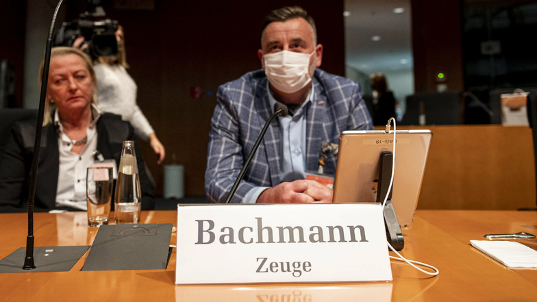 Pegida-Frontmann Lutz Bachmann sitzt als Zeuge im Bundestags-Untersuchungsausschuss zum Anschlag am Breitscheidplatz.