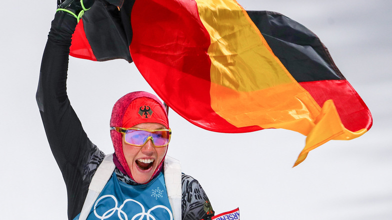 So kennt man sie. Laura Dahlmeier bejubelt 2018 den zweiten Sieg bei den Olympischen Winterspielen.