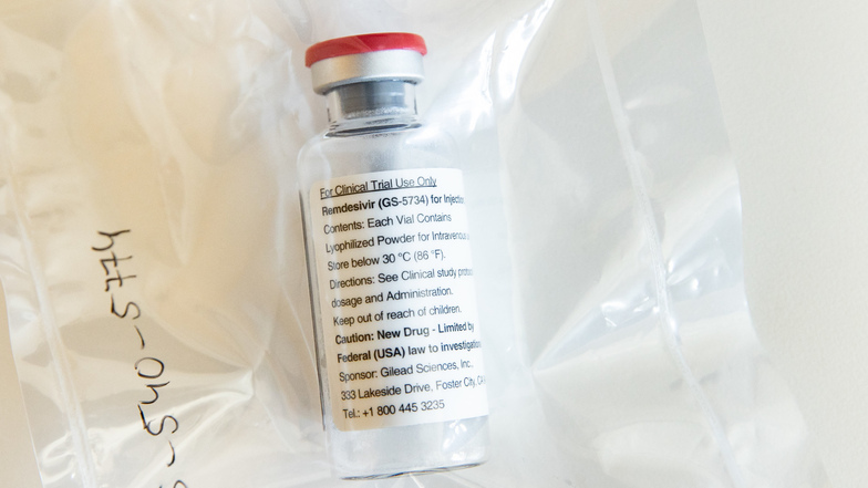 Remdesivir wurde ursprünglich gegen das Ebolavirus entwickelt und zeigte in Laborversuchen einige Wirksamkeit gegen Sars-CoV-2.