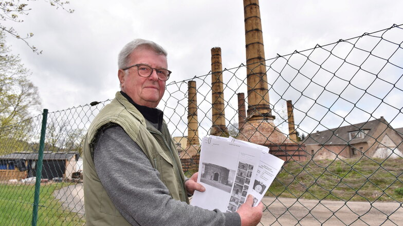 Klaus Dimter steht vor den Öfen des ehemaligen Schmelztiegelwerkes Freital, einer von vielen Industriebetrieben an der Weißeritz.