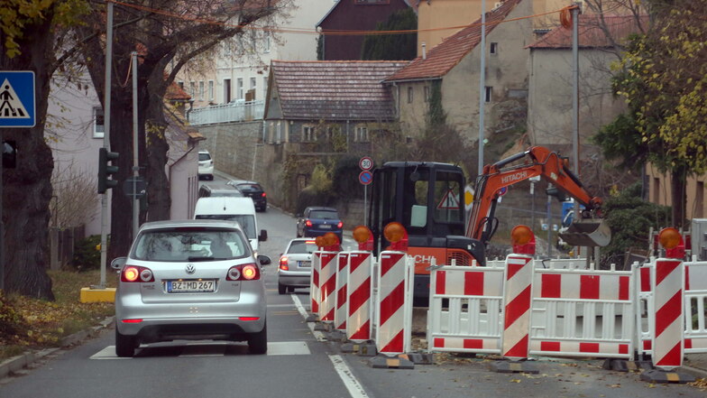 In Kamenz entsteht an der Pulsnitzer Straße ein neues Buswartehäuschen. Bis Mitte Dezember ist wegen der Bauarbeiten mit Einschränkungen zu rechnen.