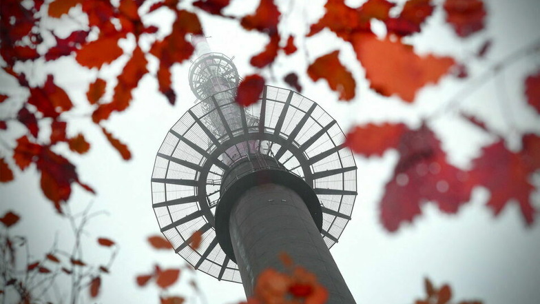 Der 162 Meter hohe Sendeturm auf dem Löbauer Schafberg strahlt neben TV-Signalen auch digitalen Hörfunk aus.