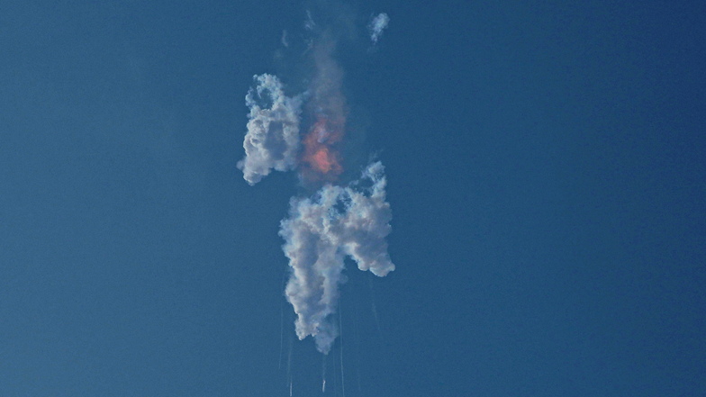 Das größte jemals gebaute Raketensystem "Starship" ist bei seinem ersten Testflug wenige Minuten nach dem Start auseinandergebrochen.