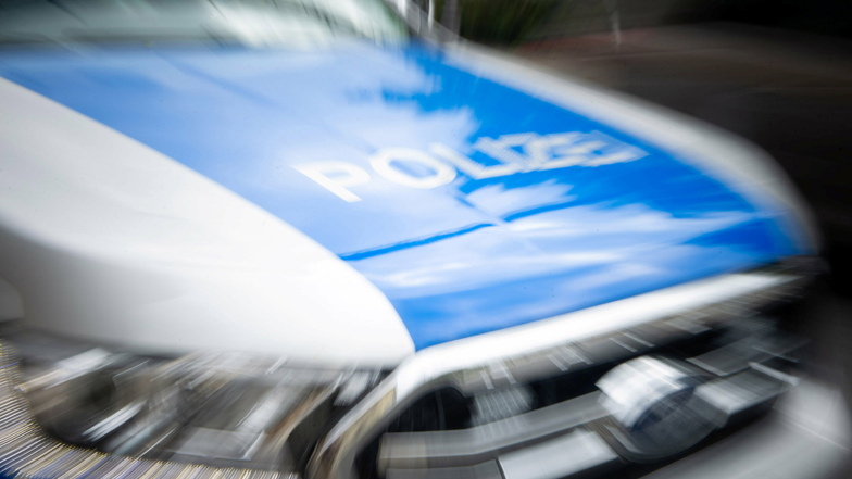 Die Polizei sucht Zeugen eines Verkehrsunfalls an der Reicker Straße in Dresden-Strehlen.