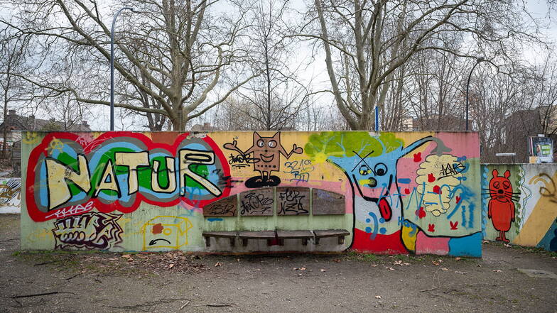 Die Graffiti-Wände auf dem Leipziger Platz in Görlitz dürfen eigentlich nicht ohne Voranmeldung bemalt werden. Wie man sieht, hält sich mancher Sprayer nicht daran und hinterlässt einfach seine Tags.