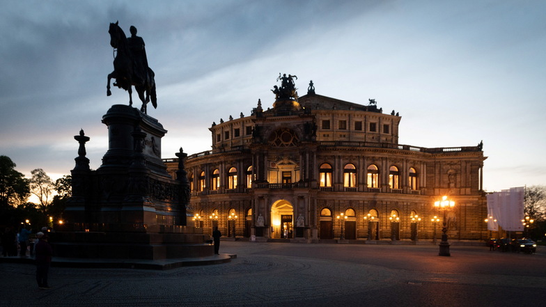 Ort der Uraufführung: Dresdens Semperoper.