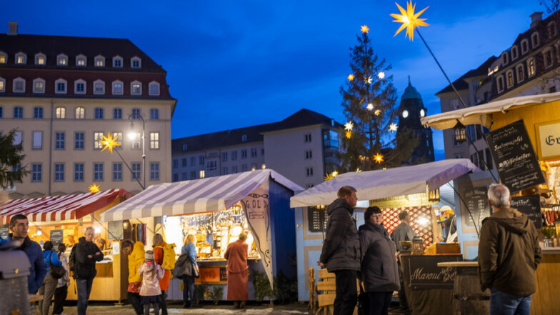 Der "Advent auf dem Neumarkt" in Dresden ist besonders stimmungsvoll. Nicht nur am Samstag, sondern auch an den Tagen nach der Weihnachtszeit bis zum 7. Januar ist er noch geöffnet.