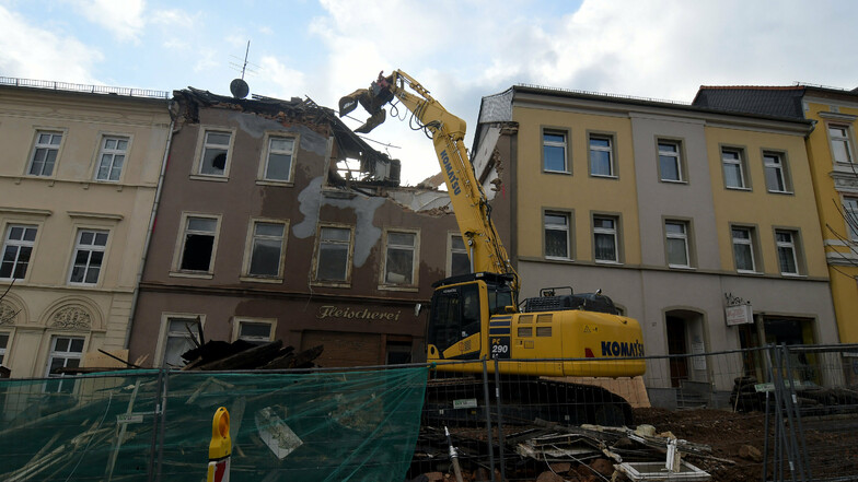 Das Gebäude an der Bahnhofstraße 25 in Waldheim wurde im Auftrag des Landratsamtes abgerissen.