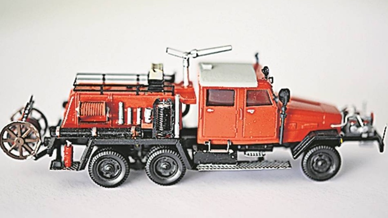 Modell des Tanklöschfahrzeuges TLF 15: Das Original rückte in den 60er-Jahren aus und konnte 1500 Liter Wasser mitführen.