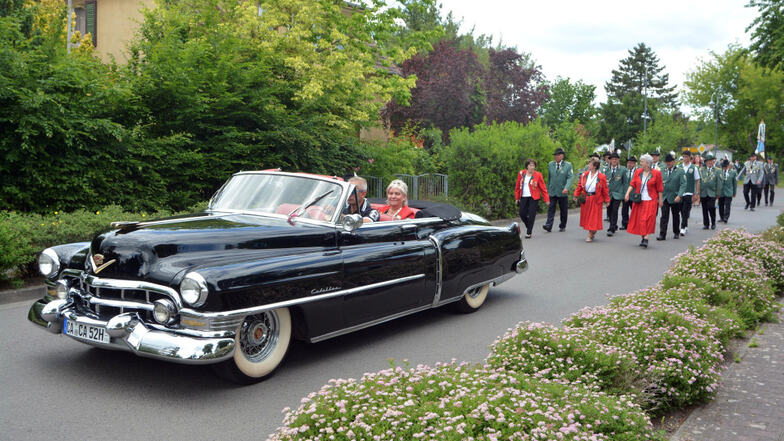 Hingucker beim 450-Jährigen Jubiläum der Calauer Schützengilde – ein beziehungsweise DER amerikanische Cadillac aus dem Jahr 1952.