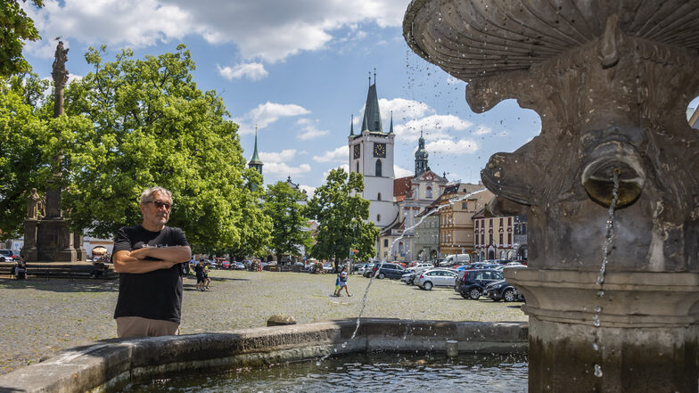 Zdenek Bárta liebt seine Stadt Litomerice. Als Pfarrer und Dissident setzte er sich schon vor Jahrzehnten für das Kleinod ein, zusammen mit vielen anderen. Die stolzen Bürgerhäuser von Leitmeritz erzählen auch noch andere Geschichten.
