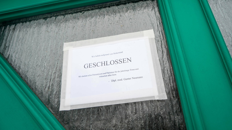 Seit 29. Januar ist die Praxis von Kinderarzt Gunter Neumann in Neukirch geschlossen. Unterlagen können aber noch abgeholt werden.
