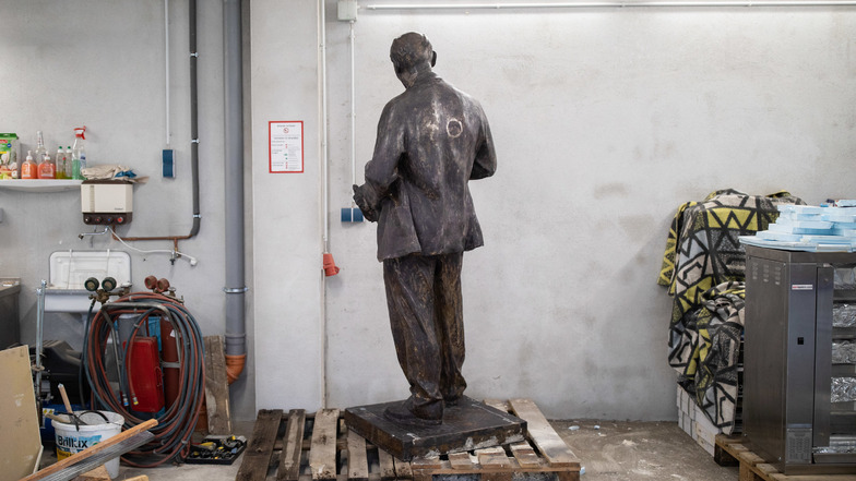 Lenin steht bald im Westen: Diese etwa 2,15 Meter große Statue darf nun in Gelsenkrichen ausgestellt werden.